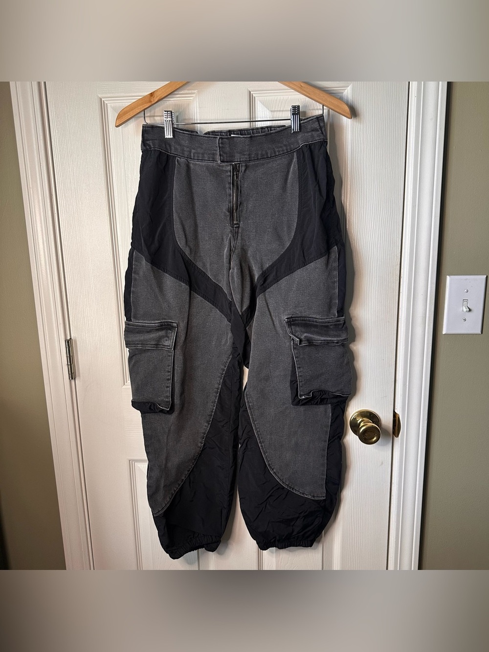 Forever 21 Premium Cargo Pants Black and Gray Size M